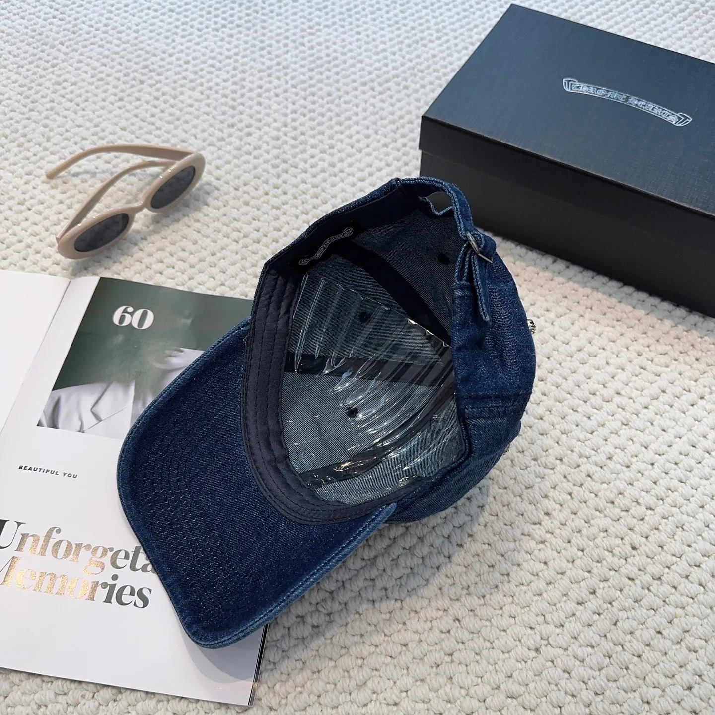 P60 Crow Heart 🆕🆕25 new washed denim baseball cap, personalized fashion classic cross logo, casual with a cool feeling, unisex style, same style for men and women! Very easy to match! Head circumference: 56-58cm is available